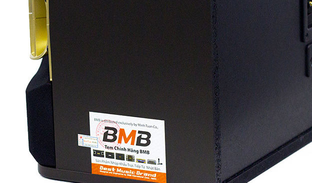 Tem BMB chính hãng được dán ở sườn loa